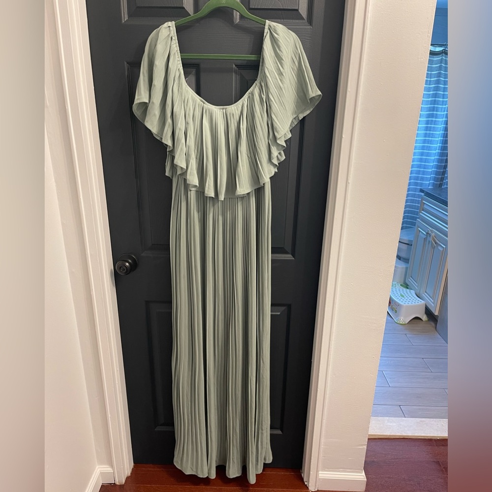 Maternity full length seafoam green pleated dress size L